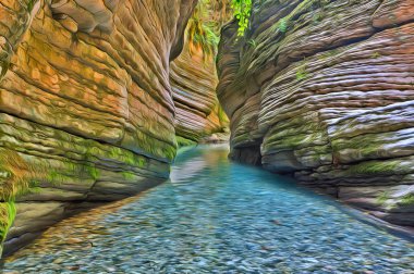 Kayalar ve hala kristal su ile güzel Kanyon