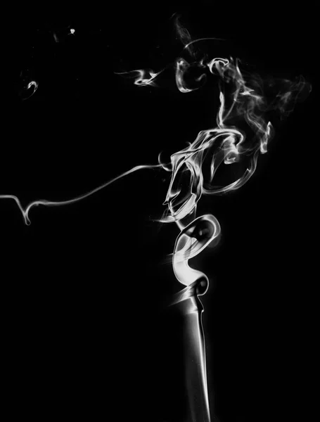Білий фентезійний дим на чорному тлі — стокове фото