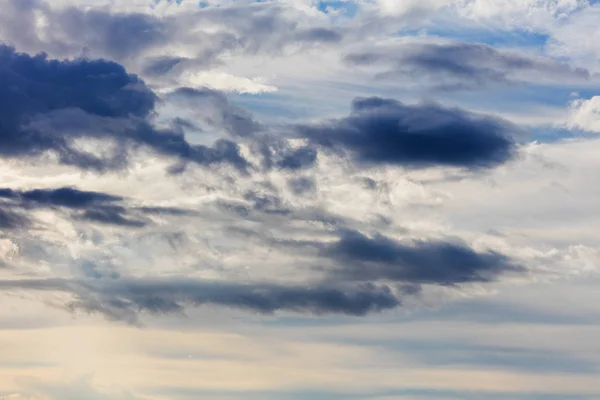 Δραματικό ουρανό και τα σύννεφα εναέρια άποψη — Φωτογραφία Αρχείου