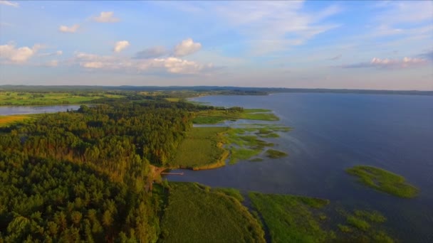 Veduta aerea del lago e del parco nazionale Razna in Lettonia — Video Stock