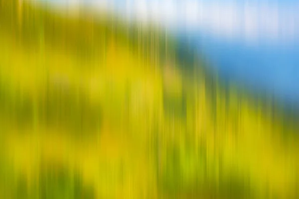 Sfondo psichedelico basato sull'immagine del paesaggio azzurrato — Foto Stock