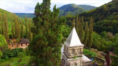 Kilise kutsal şehit Basiliscu üzerinde havadan görünümü