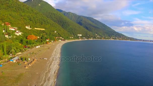 Vol aérien au-dessus du rivage de la mer Noire — Video