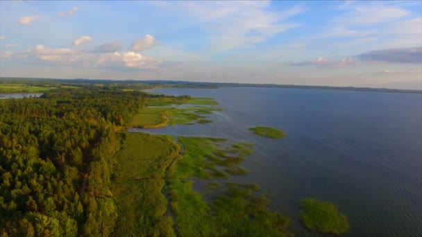 Luftaufnahme des Sees und des Nationalparks Razna in Lettland — Stockvideo