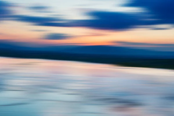 Fondo psicodélico basado en imagen de paisaje borroso —  Fotos de Stock