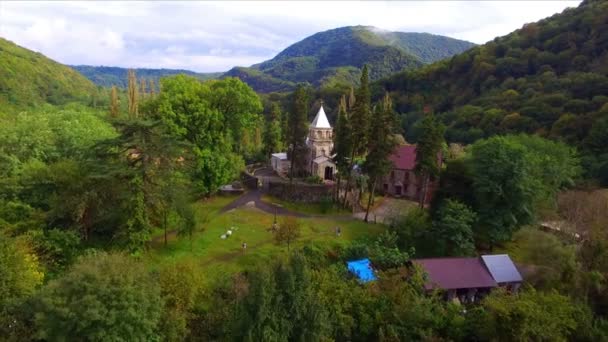 A légi felvétel a Szent vértanú Basiliscu templom — Stock videók