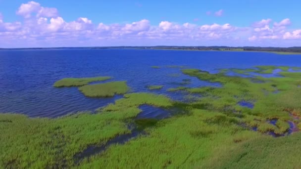 Luchtfoto uitzicht op meer en nationaal park Razna in Letland — Stockvideo