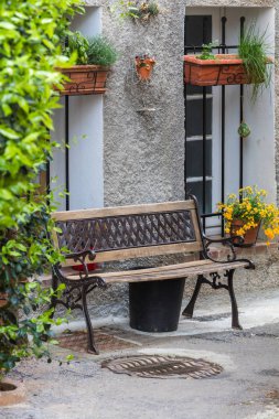 Kasaba bir Bank ile sokak görüntüleyin