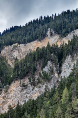 Cottian Alps güzel manzara üzerinde göster