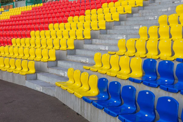 Les rangées de chaises en plastique — Photo