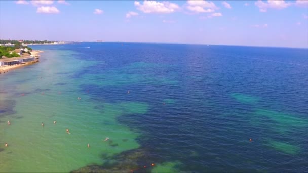 Widok z lotu ptaka na wybrzeżu krymskiej — Wideo stockowe