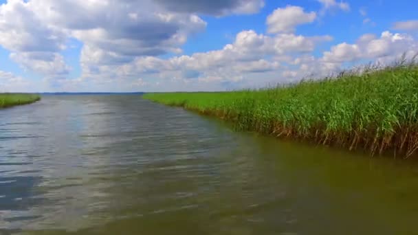 Luchtfoto uitzicht op meer en nationaal park Razna in Letland — Stockvideo