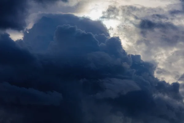 Céu dramático e nuvens vista aérea — Fotografia de Stock