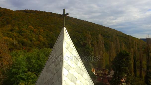 Luchtfoto op kerk van heilige martelaar Basiliscu — Stockvideo
