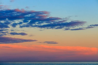 Akdeniz üzerinde güzel gün batımı