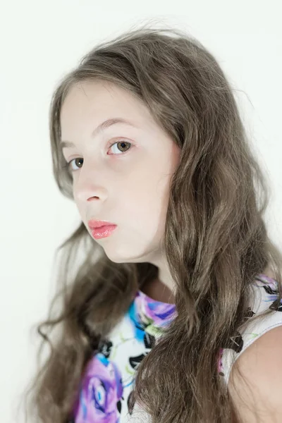 Bonito adolescente menina retrato emocional — Fotografia de Stock