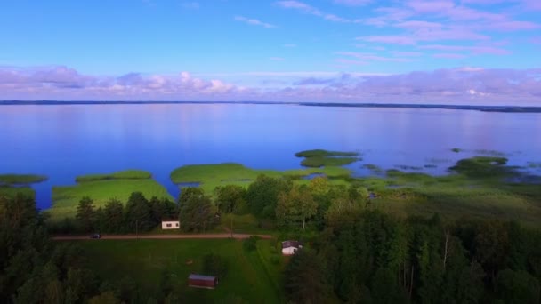 Pemandangan udara danau dan taman nasional Razna di Latvia — Stok Video