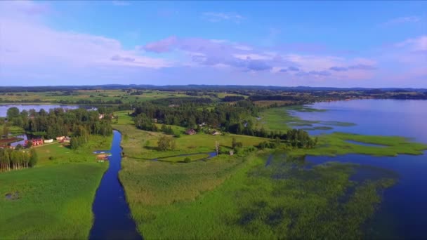 Letecký pohled na jezero a národní park Razna v Lotyšsku — Stock video