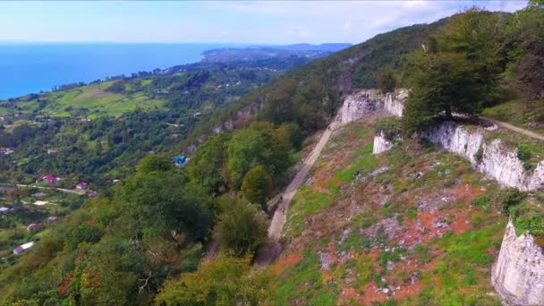 Vista aérea na parede antiga e torres de fortalezas de Anacopia — Vídeo de Stock