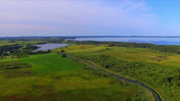 Luchtfoto uitzicht op meer en nationaal park Razna in Letland — Stockvideo