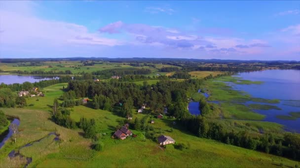 Vue aérienne du lac et du parc national Razna en Lettonie 
