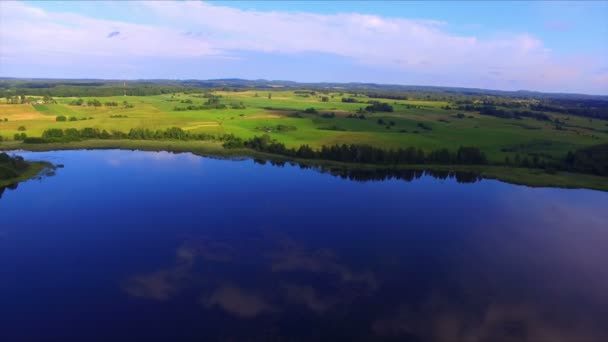 Vista aérea del lago y el parque nacional Razna en Letonia — Vídeos de Stock