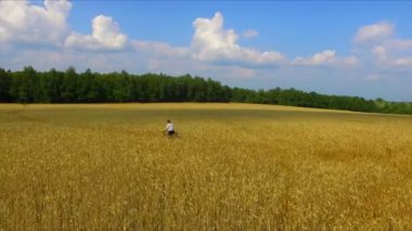 Adam binicilik bisiklet olgun çavdar alana göre