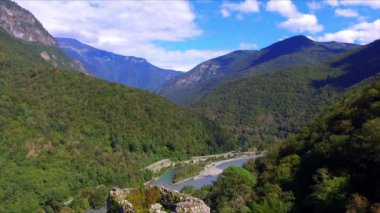 Üzerinde eski saat vaktimiz drone uçuş