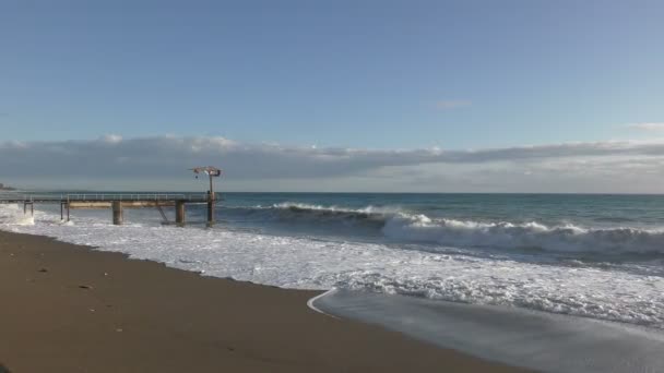 Beautiful seascape with tide and lonely pier — Stock Video