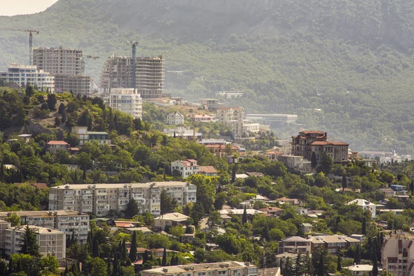 Vista aerea da vicino sugli edifici della città di Yalta — Foto Stock