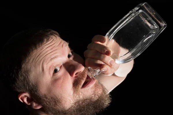 Man met lege fles alcohol — Stockfoto