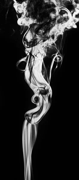 Белый дым фантазии на черном фоне — стоковое фото