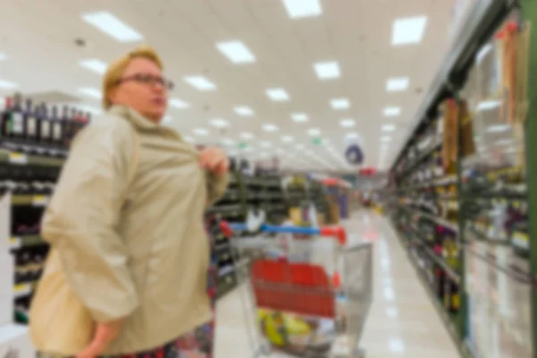 Blurred abstract background of shelf in supermarket — Stock Photo, Image