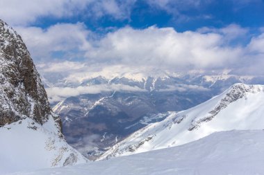 Kış dağlar üzerinde sahne Üstten Görünüm