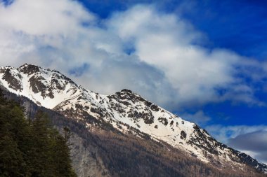 Cottian Alps güzel manzara üzerinde göster