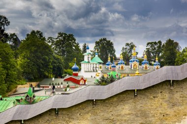 Görünüm Pskovo Pechersky Dormition Manastırı