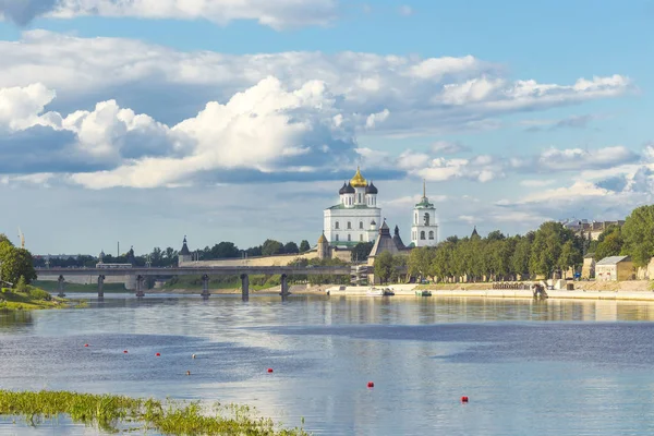 Weergave van Pskov Krom of Kremlin — Stockfoto