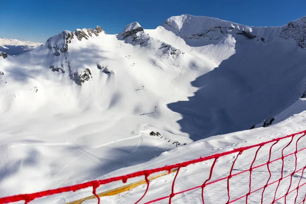 Kış dağlar Kayak asansörlü sahne en iyi görünümü — Stok fotoğraf