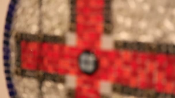 Zblízka pohled na mozaiky kříže — Stock video