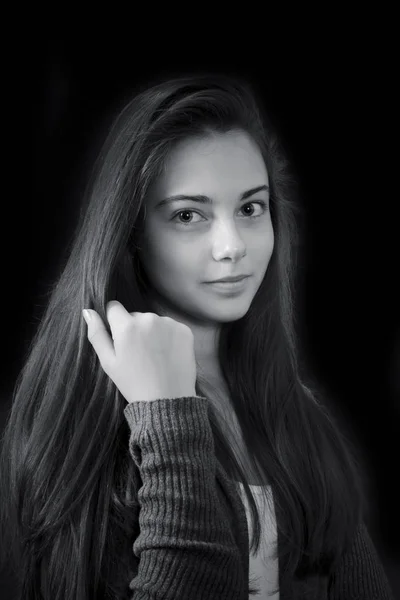 黑白画像的年轻漂亮的女孩 — 图库照片
