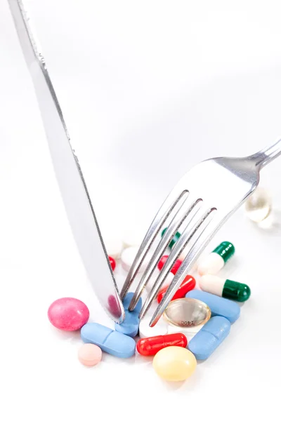 Drugs, geneeskunde op een schotel met vork, lepel — Stockfoto