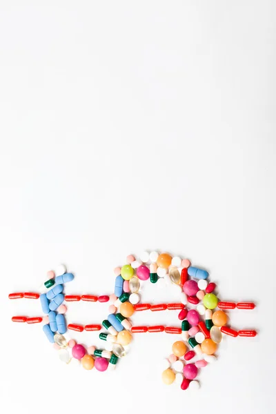 Pastillas y tabletas sobre fondo blanco con símbolo del dólar en colores vivos — Foto de Stock