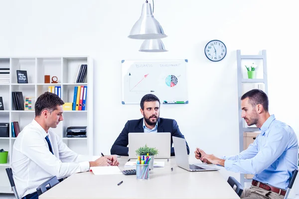 Hivatalban ülést üzleti emberek csoportja. Üzleti — Stock Fotó