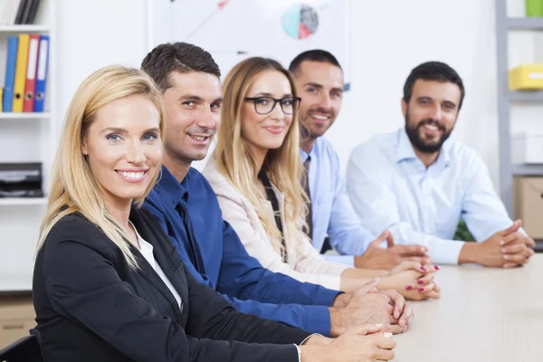 Retrato de las personas del grupo empresarial en la oficina —  Fotos de Stock