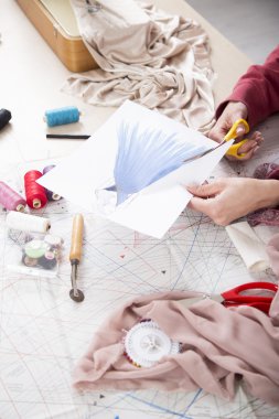 Dikiş tali gereçleri ve kağıt model