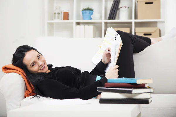 Smiling girl studying for the exam — Stock Photo, Image