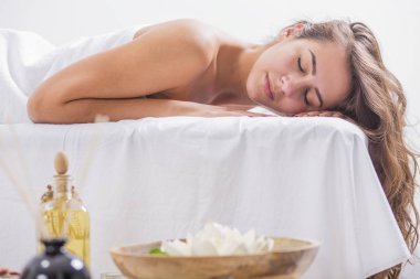 Güzellik cilt tedavi kadın havlu ile