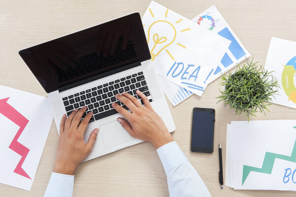 ручная печать на клавиатуре ноутбука
