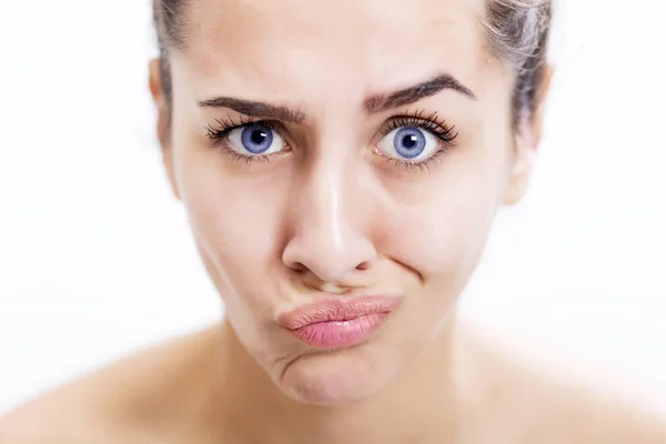 Rostro de una joven seria — Foto de Stock