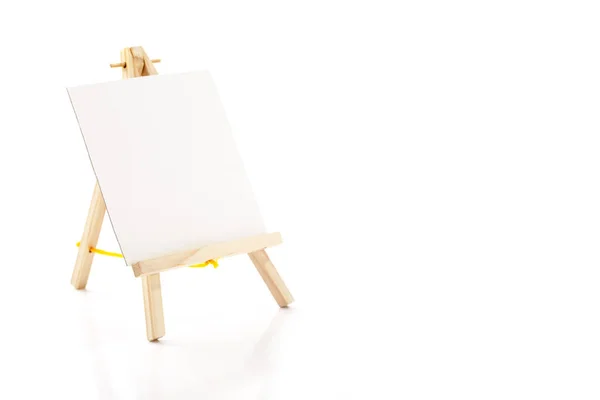 Piccolo cavalletto con foglio di carta album bianco — Foto Stock